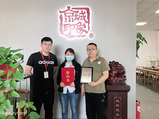 贺：京城印象老北京布鞋加盟店河南李老板成功加盟！